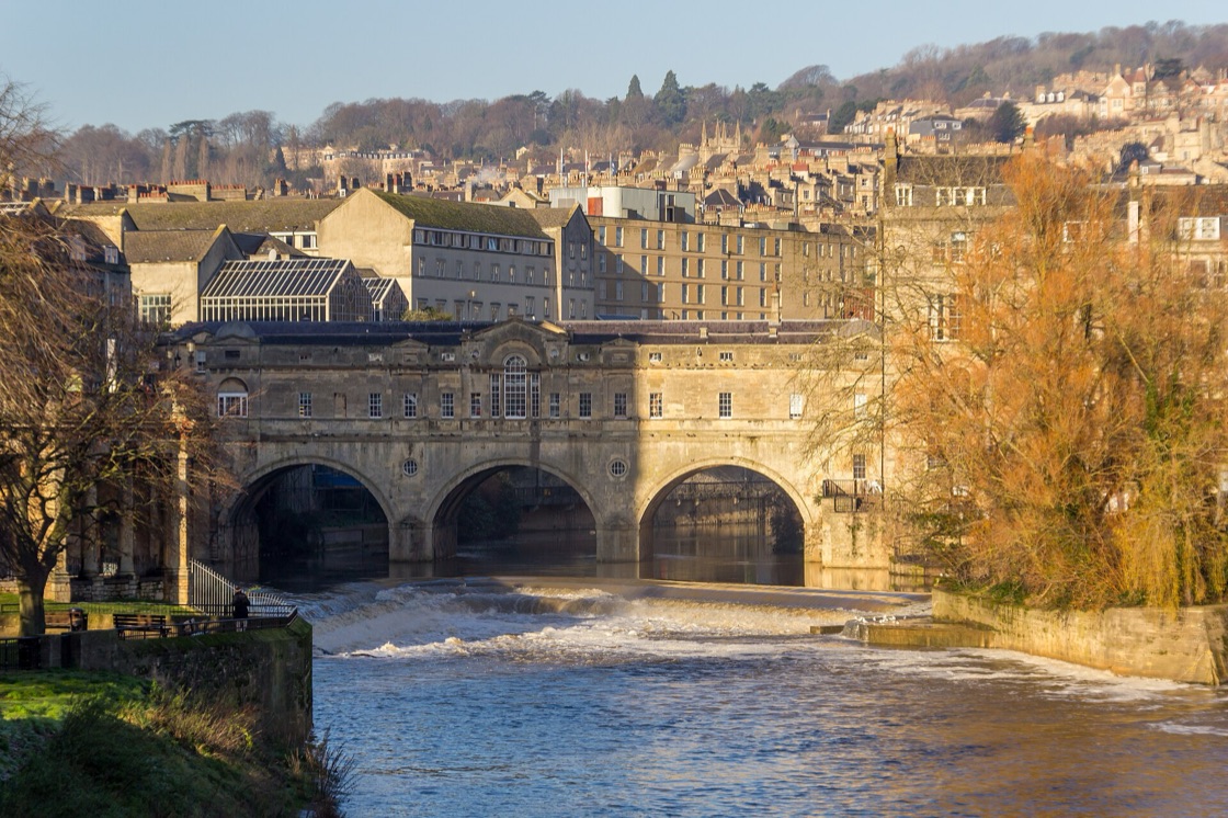 Pulteney Bridge and the weir on the River Avon in Bath, with Georgian buildings behind
